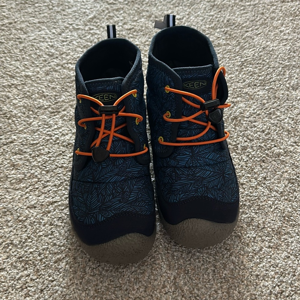 Keen Howser 2 Chukka boot youth size 5